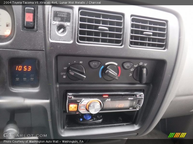 Lunar Mist Metallic / Charcoal 2004 Toyota Tacoma V6 Xtracab 4x4