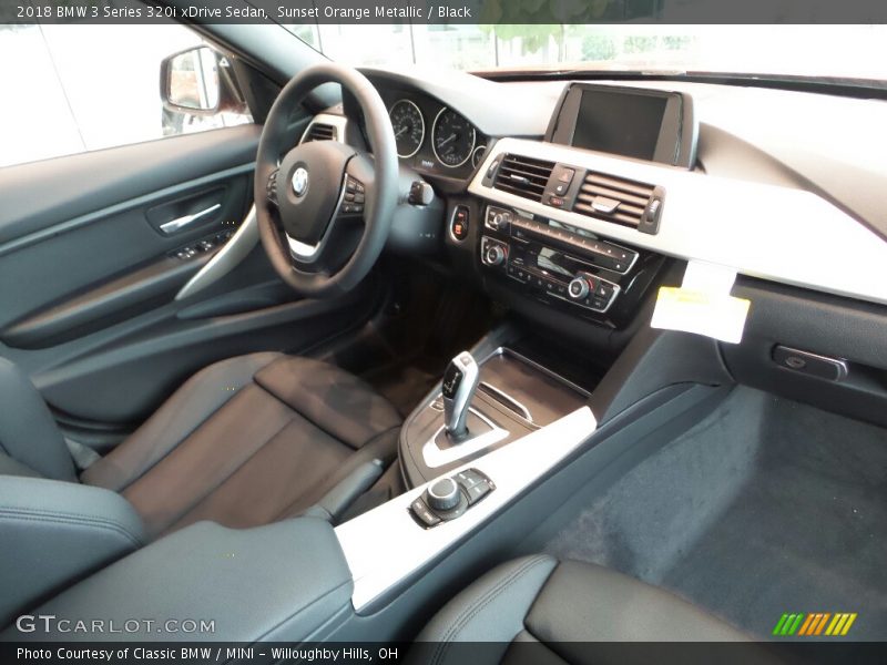 Dashboard of 2018 3 Series 320i xDrive Sedan