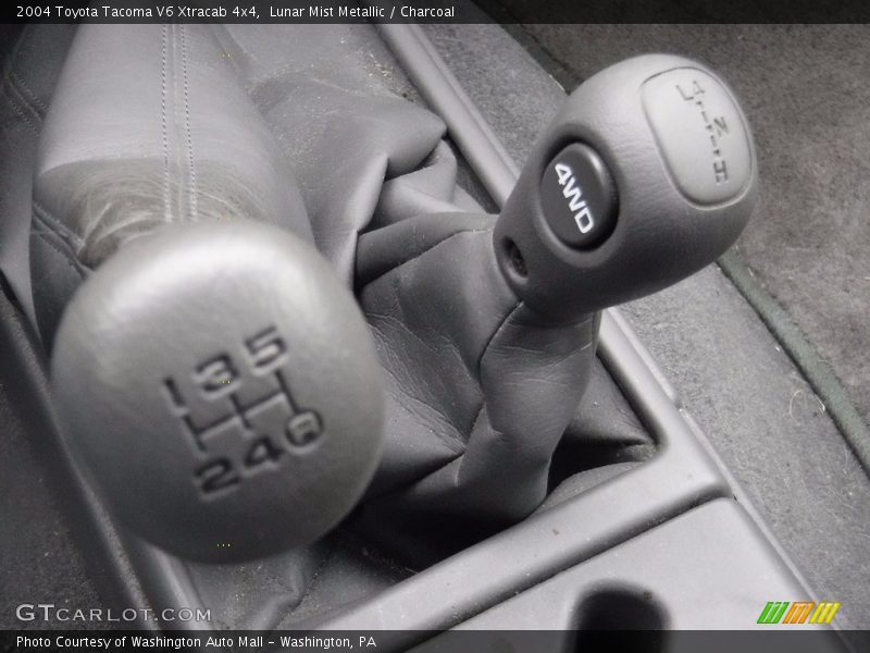 Lunar Mist Metallic / Charcoal 2004 Toyota Tacoma V6 Xtracab 4x4