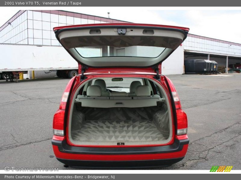 Venetian Red / Taupe 2001 Volvo V70 T5