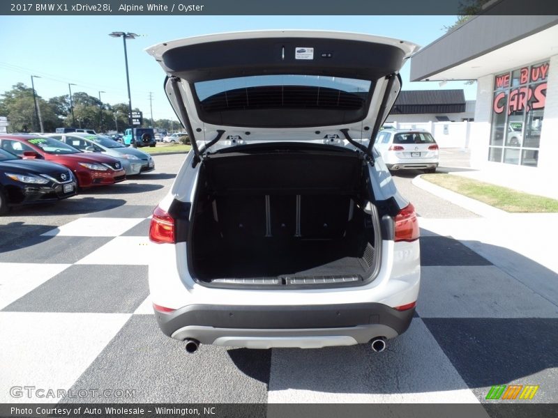 Alpine White / Oyster 2017 BMW X1 xDrive28i