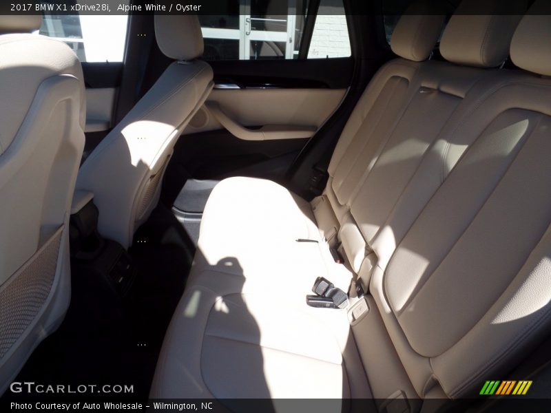 Alpine White / Oyster 2017 BMW X1 xDrive28i