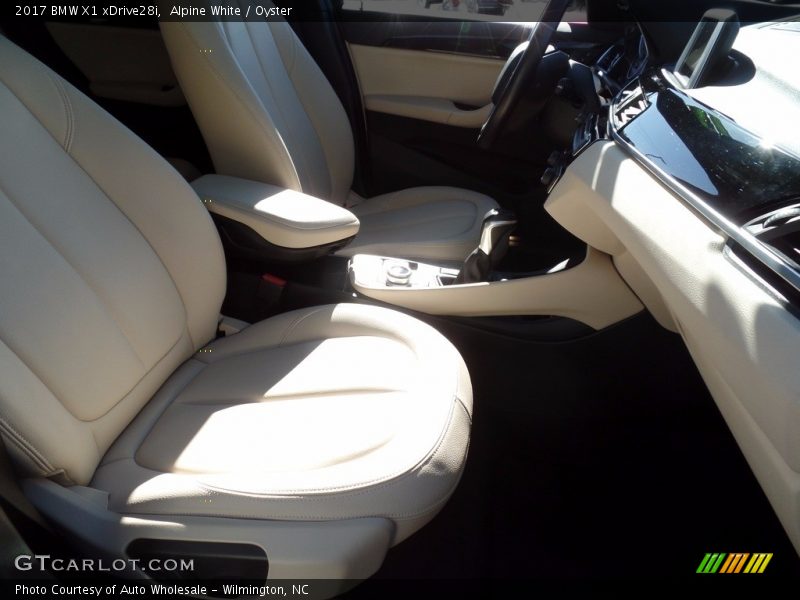 Alpine White / Oyster 2017 BMW X1 xDrive28i