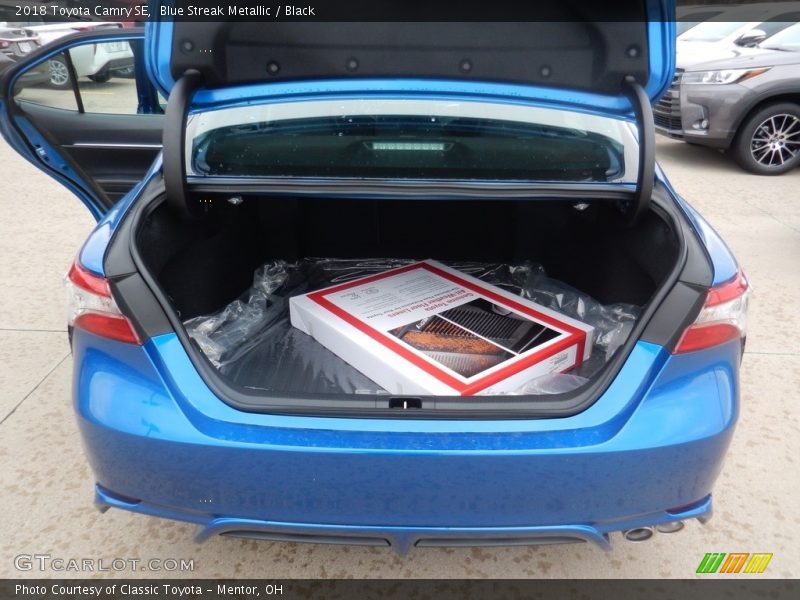 Blue Streak Metallic / Black 2018 Toyota Camry SE