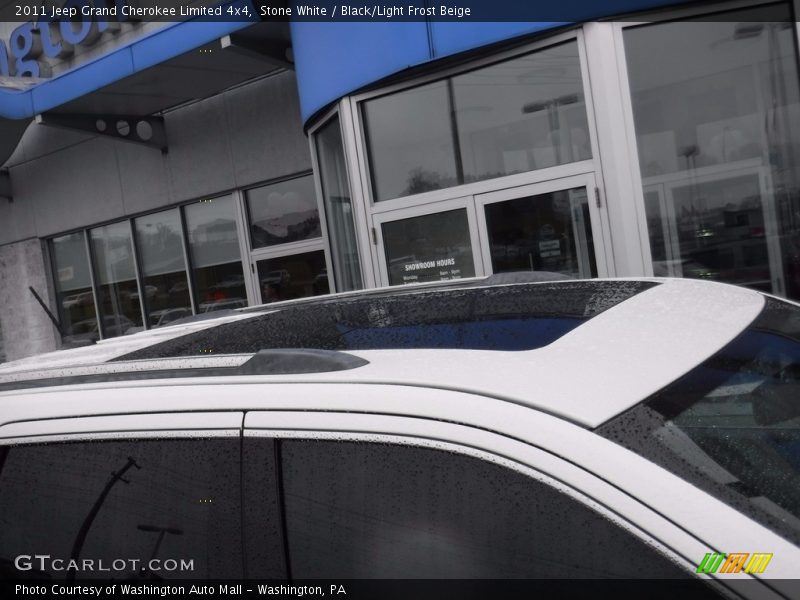 Stone White / Black/Light Frost Beige 2011 Jeep Grand Cherokee Limited 4x4