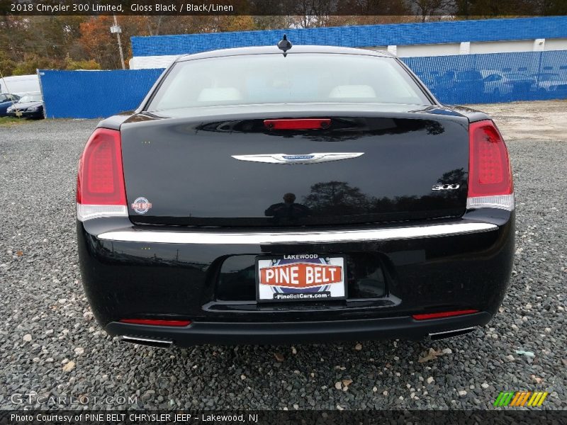 Gloss Black / Black/Linen 2018 Chrysler 300 Limited