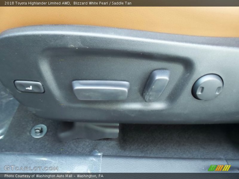 Blizzard White Pearl / Saddle Tan 2018 Toyota Highlander Limited AWD