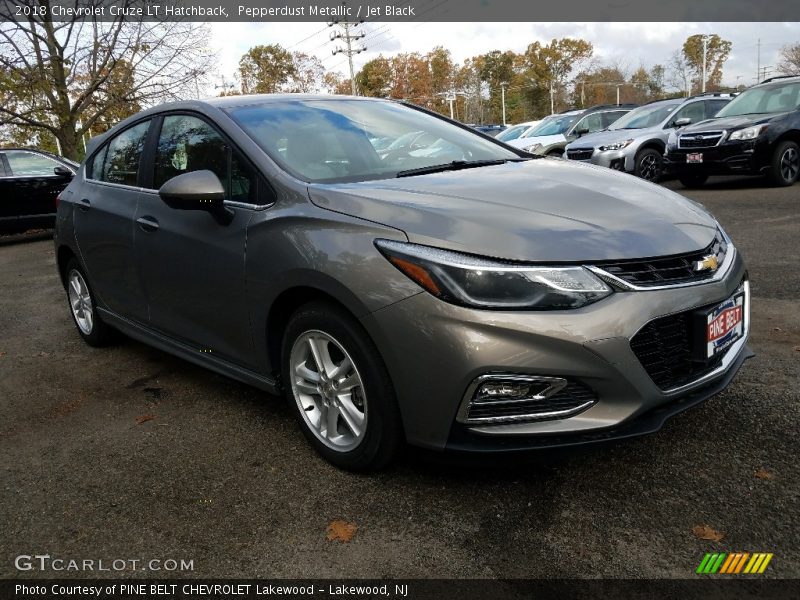 Pepperdust Metallic / Jet Black 2018 Chevrolet Cruze LT Hatchback