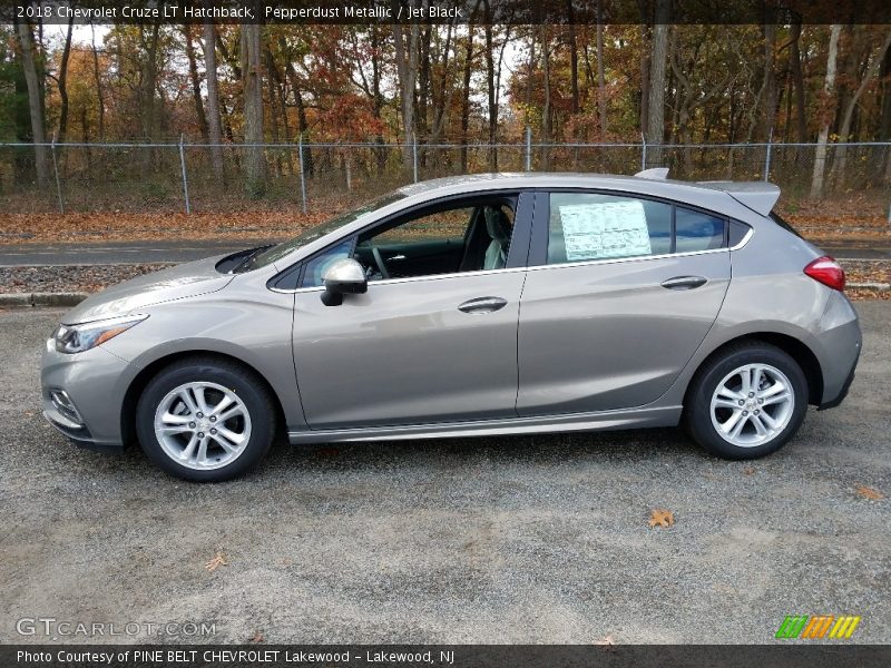 Pepperdust Metallic / Jet Black 2018 Chevrolet Cruze LT Hatchback