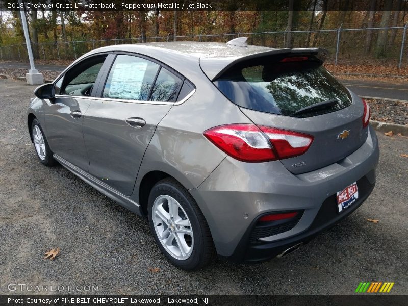 Pepperdust Metallic / Jet Black 2018 Chevrolet Cruze LT Hatchback