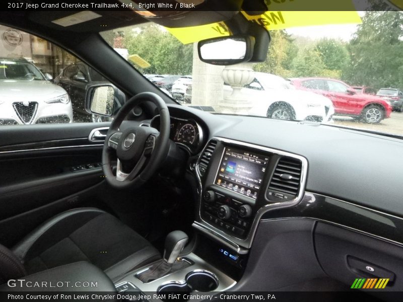 Bright White / Black 2017 Jeep Grand Cherokee Trailhawk 4x4