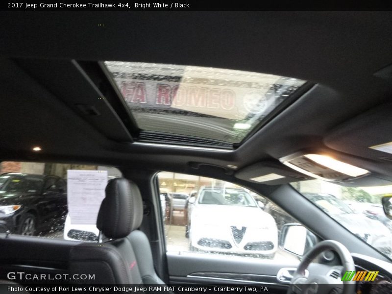 Bright White / Black 2017 Jeep Grand Cherokee Trailhawk 4x4