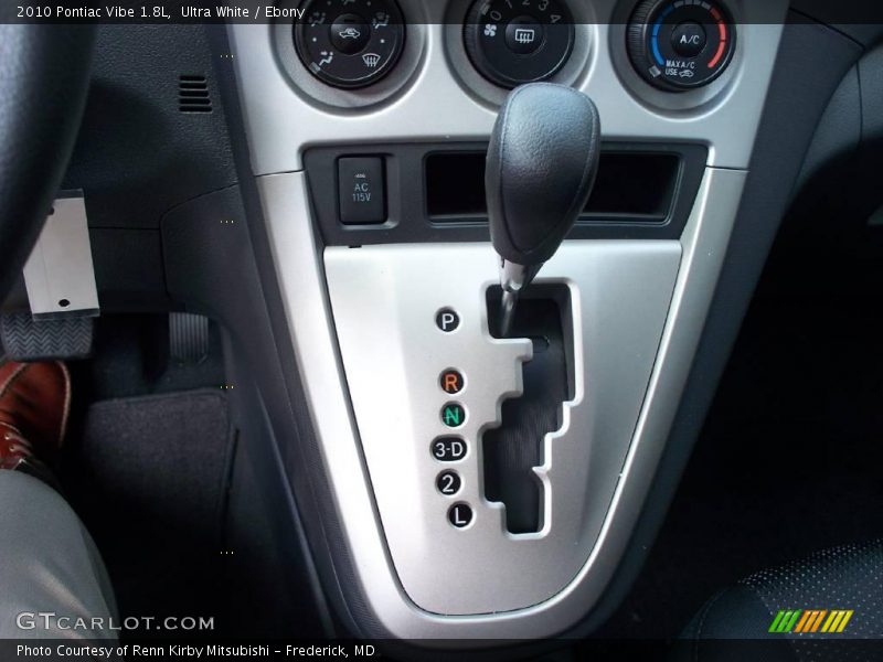 Ultra White / Ebony 2010 Pontiac Vibe 1.8L