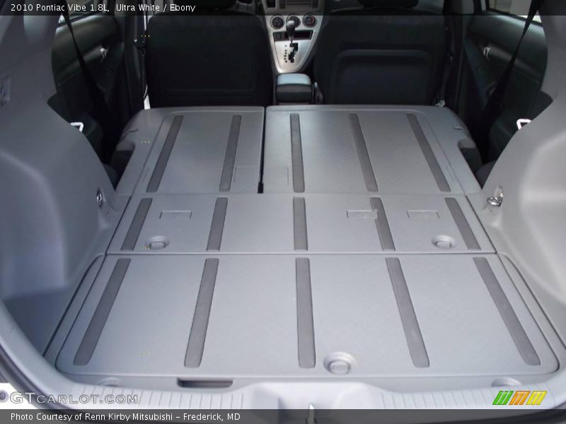 Ultra White / Ebony 2010 Pontiac Vibe 1.8L