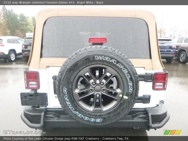 Bright White / Black 2018 Jeep Wrangler Unlimited Freedom Edition 4X4