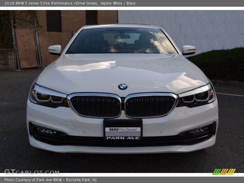 Alpine White / Black 2018 BMW 5 Series 530e iPerfomance xDrive Sedan