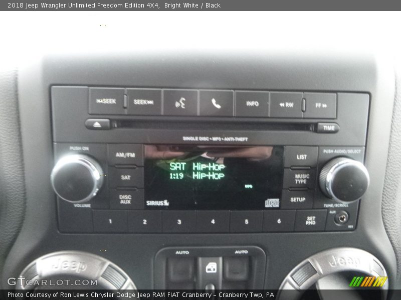 Bright White / Black 2018 Jeep Wrangler Unlimited Freedom Edition 4X4