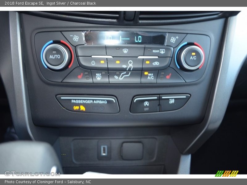 Ingot Silver / Charcoal Black 2018 Ford Escape SE