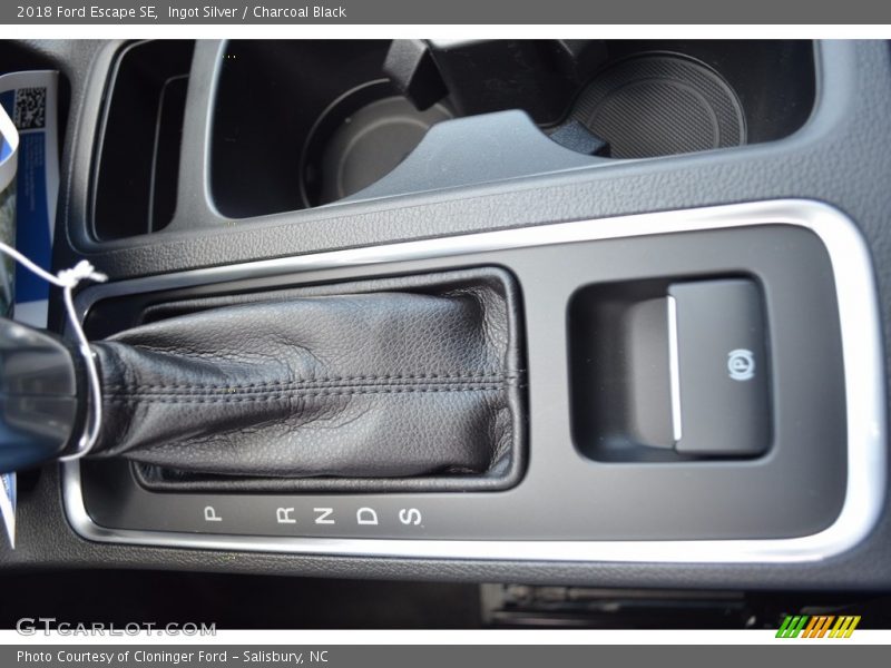 Ingot Silver / Charcoal Black 2018 Ford Escape SE