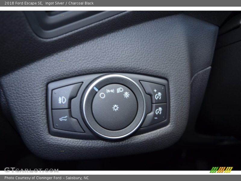 Ingot Silver / Charcoal Black 2018 Ford Escape SE