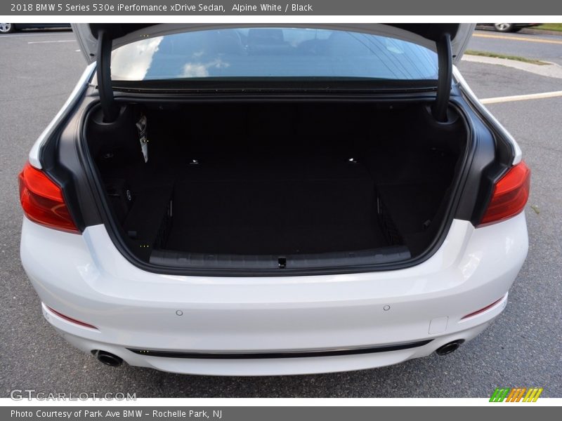  2018 5 Series 530e iPerfomance xDrive Sedan Trunk
