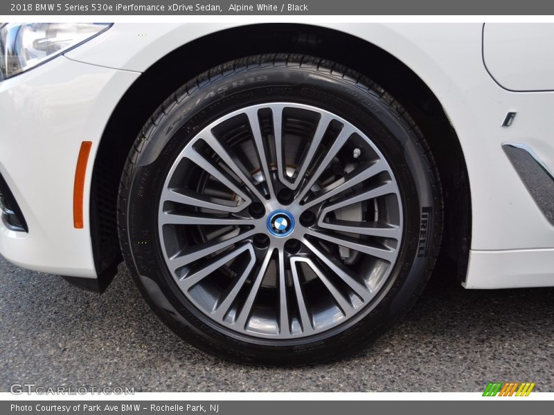 Alpine White / Black 2018 BMW 5 Series 530e iPerfomance xDrive Sedan