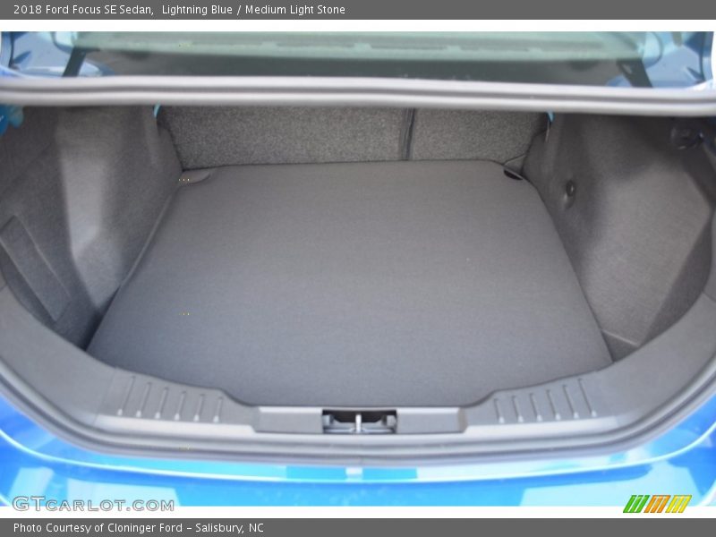 Lightning Blue / Medium Light Stone 2018 Ford Focus SE Sedan