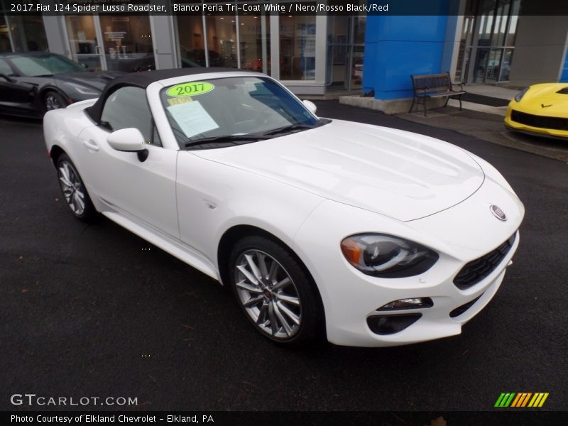 Bianco Perla Tri-Coat White / Nero/Rosso Black/Red 2017 Fiat 124 Spider Lusso Roadster