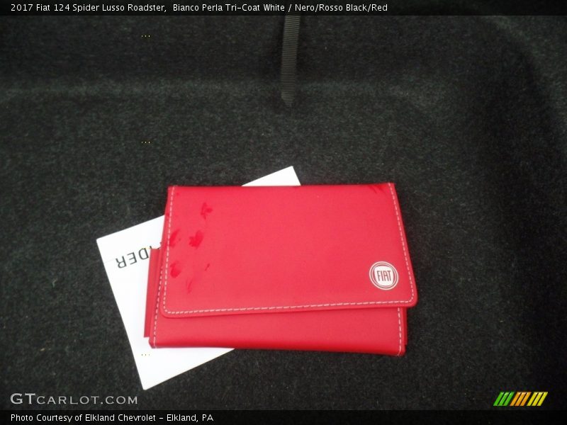 Bianco Perla Tri-Coat White / Nero/Rosso Black/Red 2017 Fiat 124 Spider Lusso Roadster