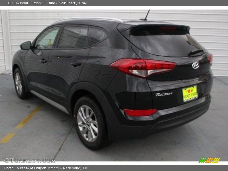 Black Noir Pearl / Gray 2017 Hyundai Tucson SE