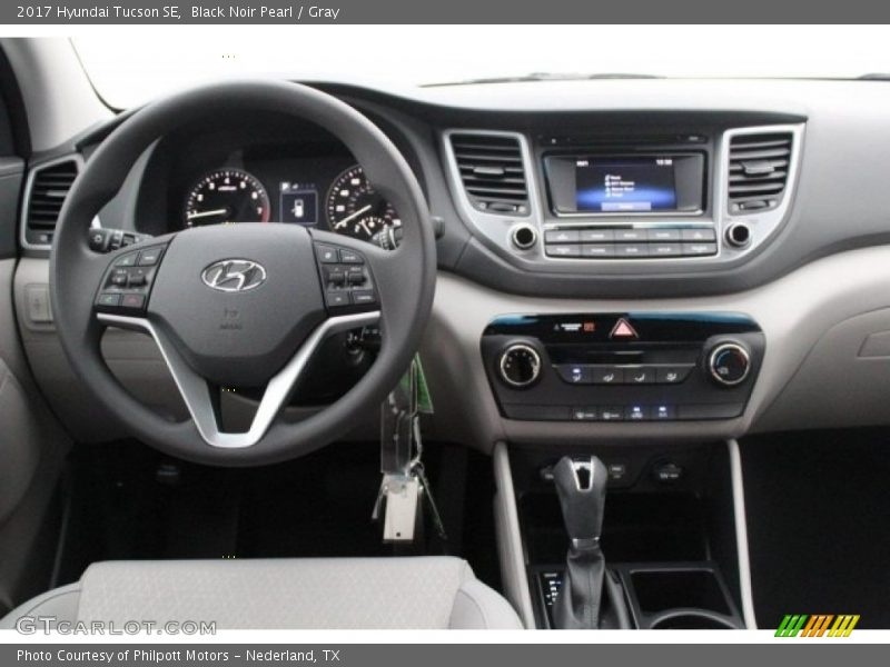Black Noir Pearl / Gray 2017 Hyundai Tucson SE