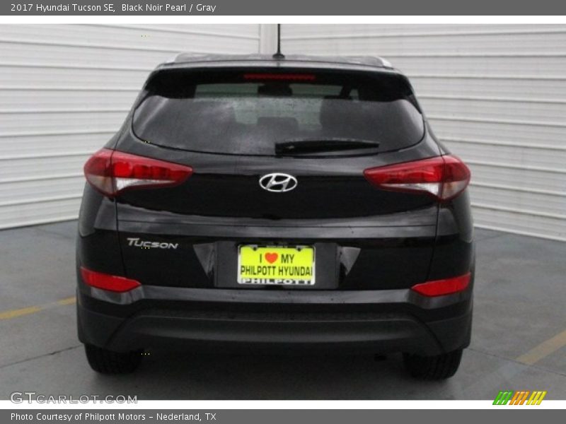 Black Noir Pearl / Gray 2017 Hyundai Tucson SE