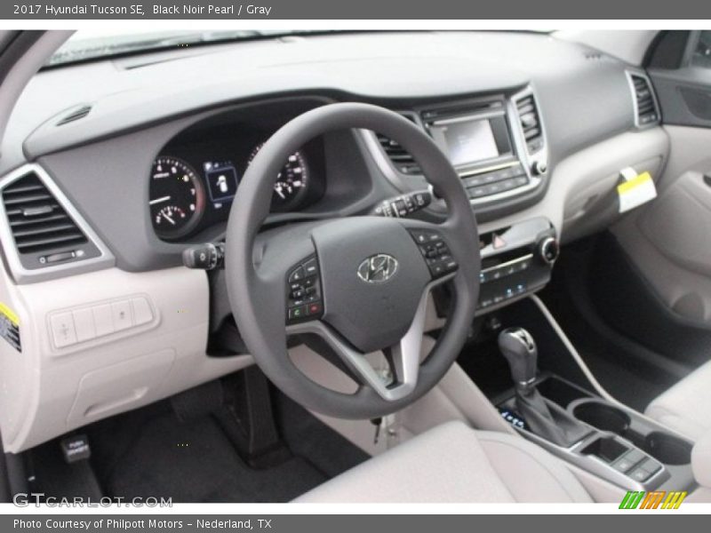Black Noir Pearl / Gray 2017 Hyundai Tucson SE