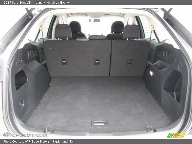 Magnetic Metallic / Ebony 2017 Ford Edge SE