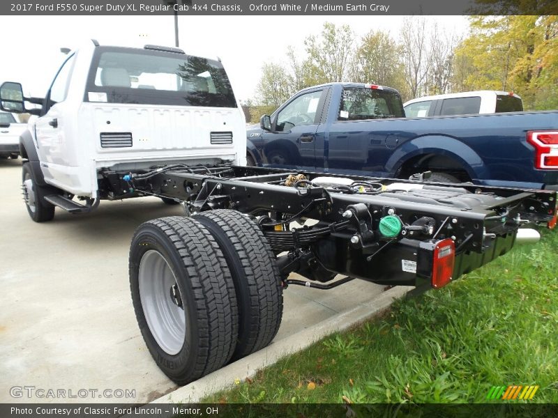 Oxford White / Medium Earth Gray 2017 Ford F550 Super Duty XL Regular Cab 4x4 Chassis
