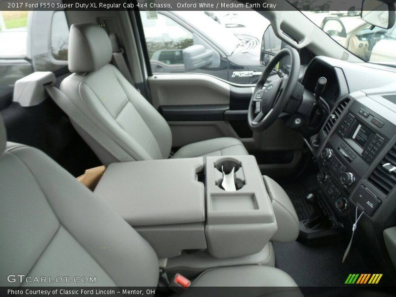 Oxford White / Medium Earth Gray 2017 Ford F550 Super Duty XL Regular Cab 4x4 Chassis