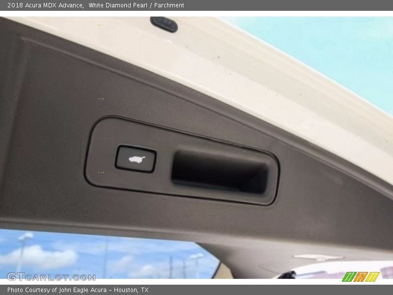 White Diamond Pearl / Parchment 2018 Acura MDX Advance
