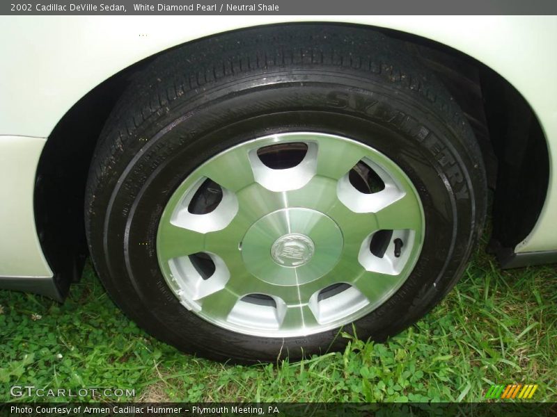 White Diamond Pearl / Neutral Shale 2002 Cadillac DeVille Sedan