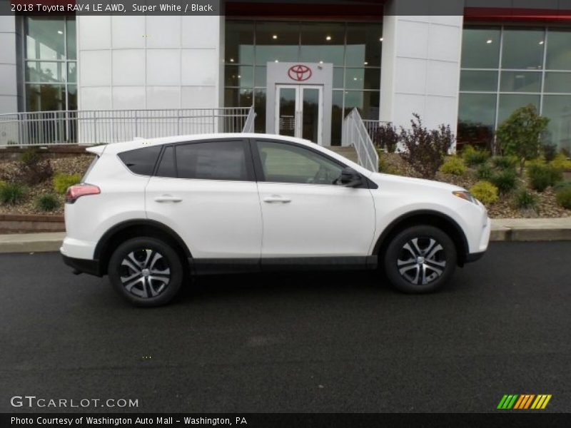 Super White / Black 2018 Toyota RAV4 LE AWD