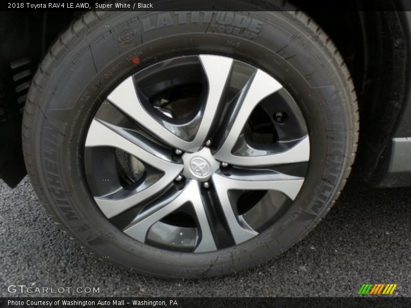Super White / Black 2018 Toyota RAV4 LE AWD