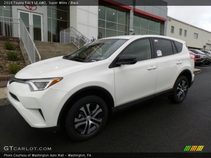 Super White / Black 2018 Toyota RAV4 LE AWD