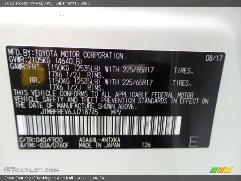 Super White / Black 2018 Toyota RAV4 LE AWD