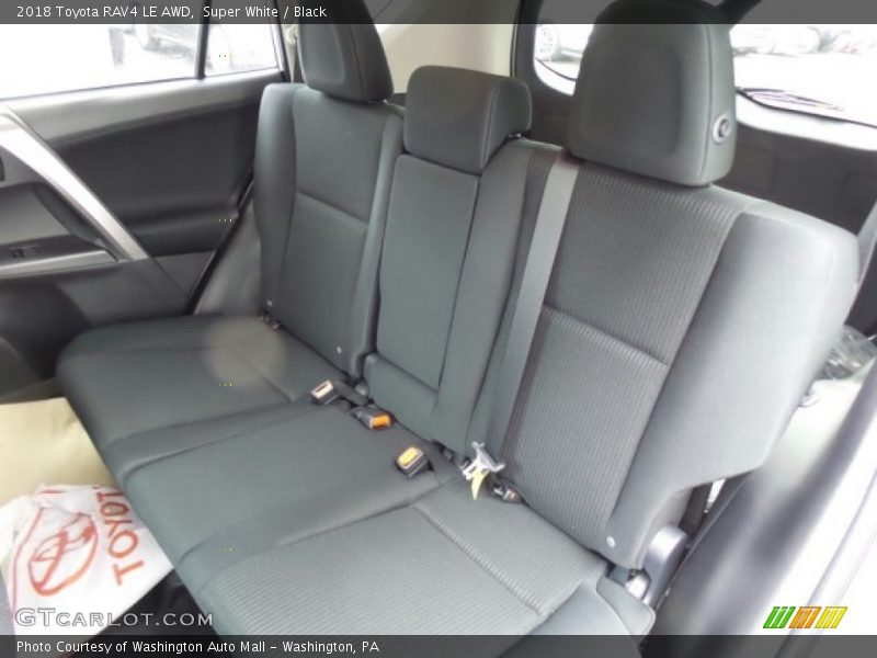 Super White / Black 2018 Toyota RAV4 LE AWD