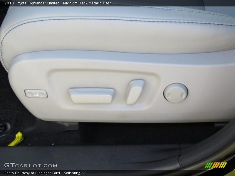 Midnight Black Metallic / Ash 2018 Toyota Highlander Limited