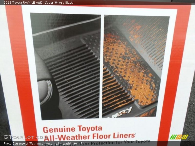 Super White / Black 2018 Toyota RAV4 LE AWD