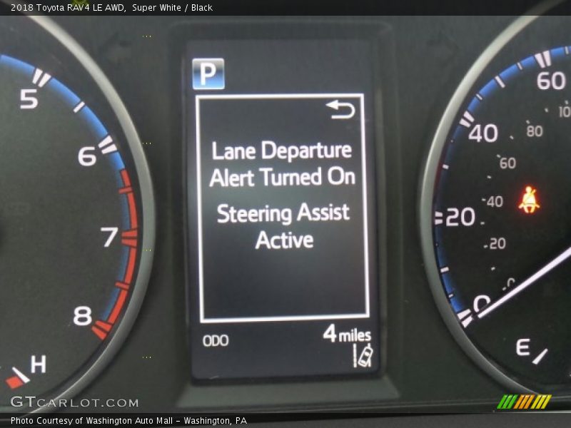 Super White / Black 2018 Toyota RAV4 LE AWD