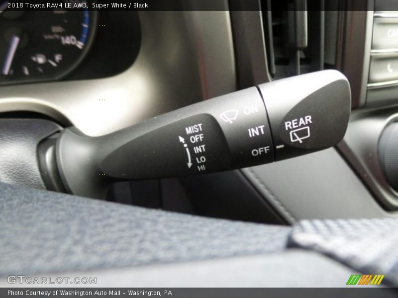 Super White / Black 2018 Toyota RAV4 LE AWD