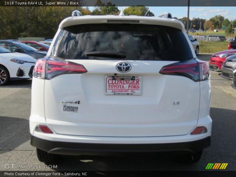 Super White / Black 2018 Toyota RAV4 LE