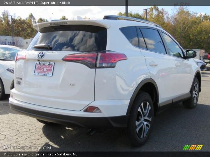 Super White / Black 2018 Toyota RAV4 LE