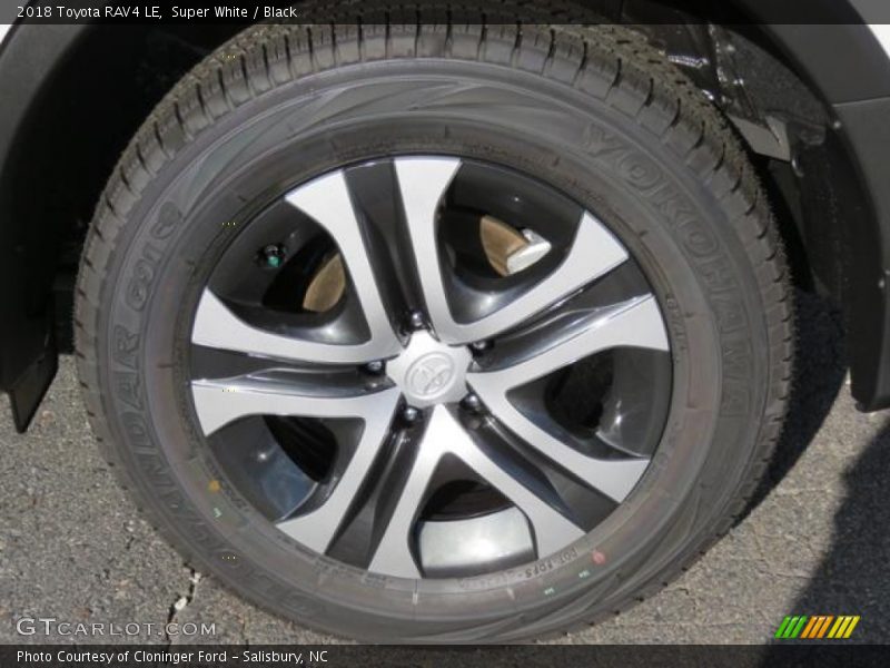 Super White / Black 2018 Toyota RAV4 LE